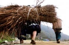 Lớp học trong đêm đen ở vùng Tây Bắc